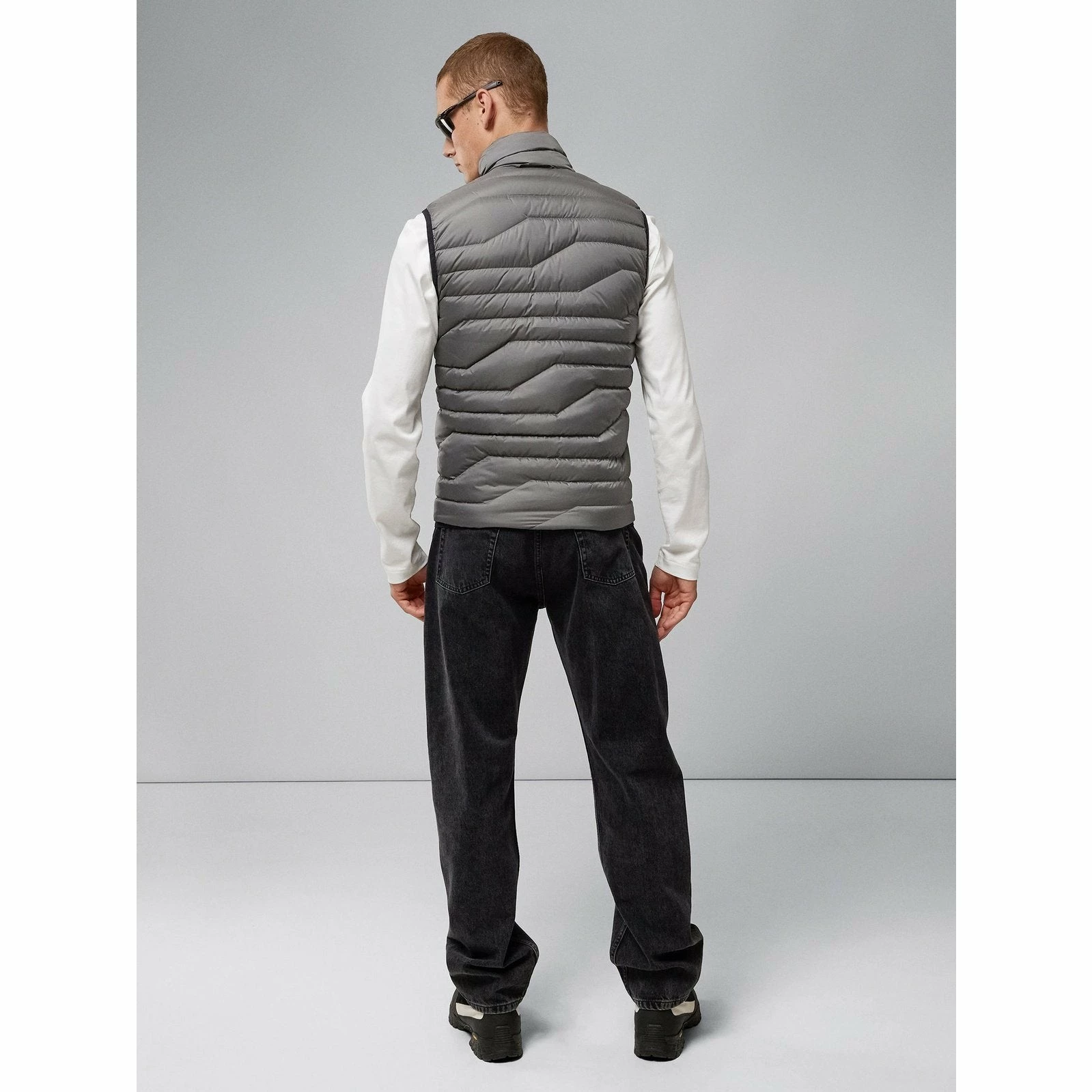 J.Lindeberg Cliff Light Down Golf Vest AMOW06707 6 J.Lindeberg Cliff Light Down Golf Vest AMOW06707 - Image 4